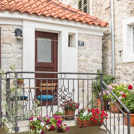 Evala * Split