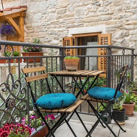 Evala Apartment Split